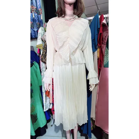 Đầm tay dài dập ly toàn bộ mặc đi biển đi du lịch đi chơi siêu đẹp Màu kem Dáng dài Giá 420k Size SMLXL mặc đẹp