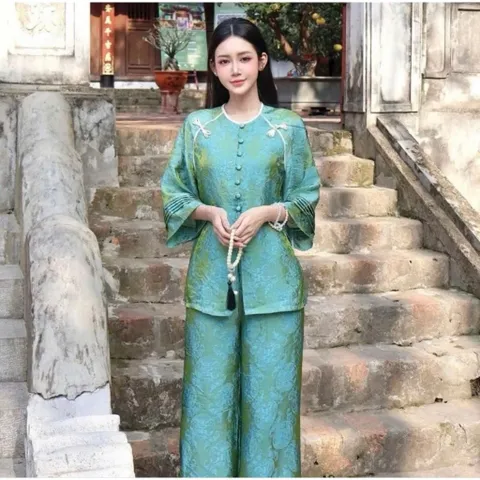 Set bộ Tằm tencel Hoàng Gia phối gấm cực sang sịn ,chất tơ ánh xá cao cấp mềm mịn Giá 490k, người ta đang bán gần 7xx