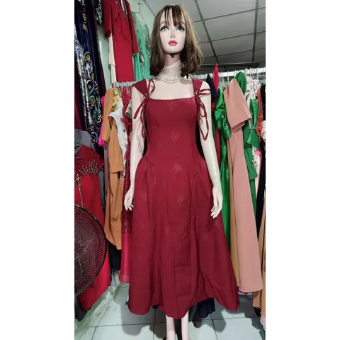 ĐẦM THIẾT KẾ 2 DÂY 3D DÁNG dài XOÈ ,CHUN SAU EO TÔN DÁNG( freesize eo dưới 76cm mặc đẹp) Giá 390k Màu đỏ đô Hàng cao cấp