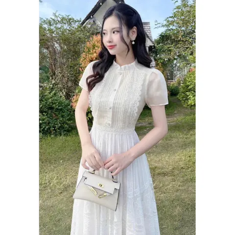 Đầm tơ phối ren cổ trụ hoạ tiết hoa hồ điệp tiểu thư Hàng có sẵn giao ngay,giá 460k, người ta đang bán 1tr5 Màu trắng