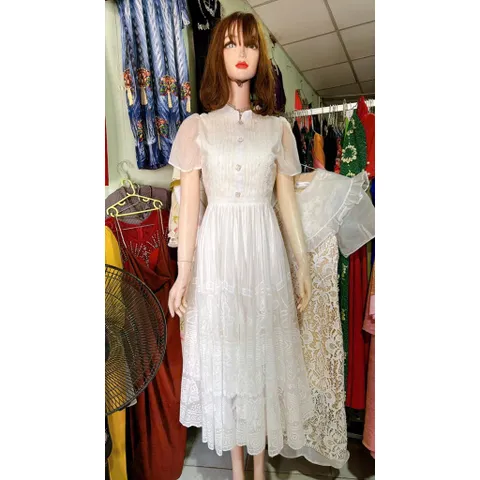 Đầm tơ phối ren cổ trụ hoạ tiết hoa hồ điệp tiểu thư Hàng có sẵn giao ngay,giá 460k, người ta đang bán 1tr5 Màu trắng