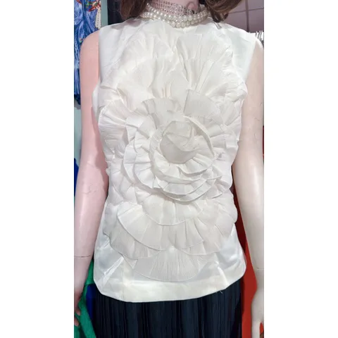Áo kiểu cách điệu sang trọng Hàng có sẵn giao ngay Giá 280k Size SMLXL, dưới 70kg mặc đẹp Màu kem Dễ dàng phối chân váy
