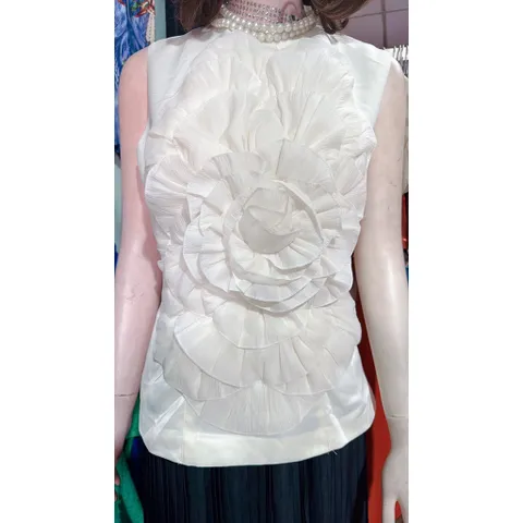 Áo kiểu cách điệu sang trọng Hàng có sẵn giao ngay Giá 280k Size SMLXL, dưới 70kg mặc đẹp Màu kem Dễ dàng phối chân váy