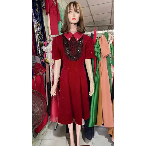 Đầm Dáng Xòe thiết Kế Cách Điệu, Đính Đá Lấp Lánh Trên Nền Nhung Tuyết Cao Cấp Màu đỏ và màu đen Giá 399k