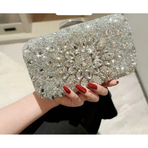 Túi cầm tay ngọc nhân tao đính lấp lánh kèm dây xích đeo chéo sang chảnh Hàng có sẵn giao ngay Giá 450k