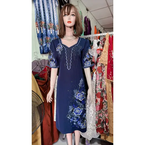 ĐẦM TRUNG NIÊN ĐẦM THÊU 3D ĐÍNH ĐÁ CHO MẸ VÀ BÀ  Eo dứoi 90cm mặc đẹp Giá 399k Màu xanh đậm