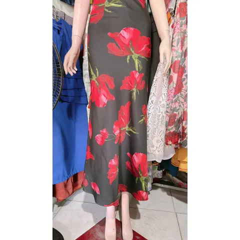 Chân vây hoa hồng siêu đẹp Chất liệu lụa pháp siêu đẹp Hàng có sẵn giao ngay Size SM mặc đẹp Giá 350k Hàng cao cấp