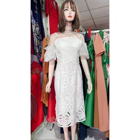 Đầm ren 2 dây trễ vai, có sẵn mút ngực Màu trắng Hàng có sẵn giao ngay L, eo dưới 76cm mặc đẹp Size SML mặc đẹp