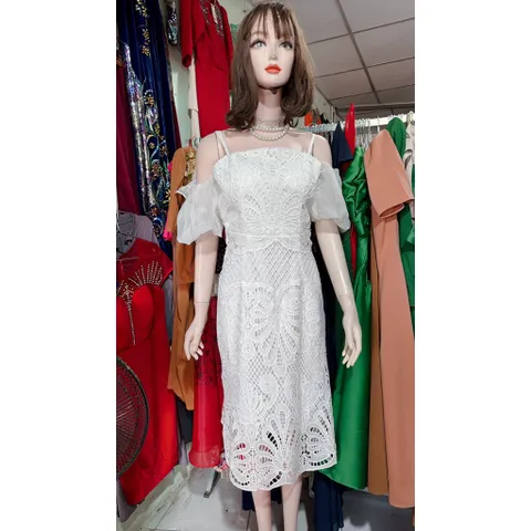 Đầm ren 2 dây trễ vai, có sẵn mút ngực Màu trắng Hàng có sẵn giao ngay L, eo dưới 76cm mặc đẹp Size SML mặc đẹp