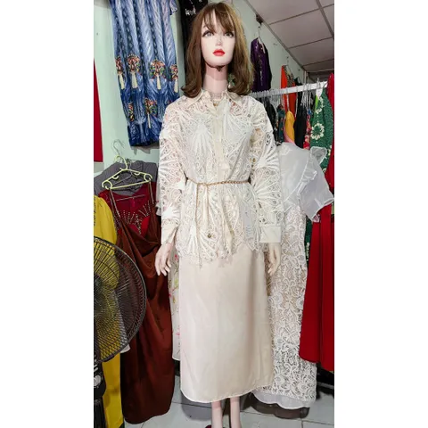 Set 3 món: áo sơ mi ren khoang + áo lót trong kèm chân váy lụa  Màu kem Hàng có sẵn giao ngay