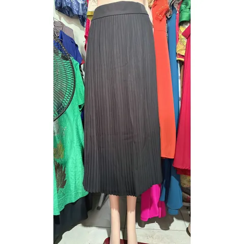 Chân Váy Maxi màu đen trơn Váy Maxi xếp ly cạp cao sang trọng Giá 250k Hàng có sẵn giao ngay Size SMLXL Eo dứoi 82cm