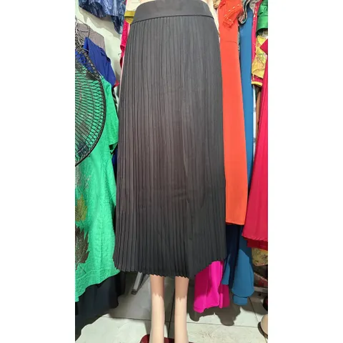Chân Váy Maxi màu đen trơn Váy Maxi xếp ly cạp cao sang trọng Giá 250k Hàng có sẵn giao ngay Size SMLXL Eo dứoi 82cm
