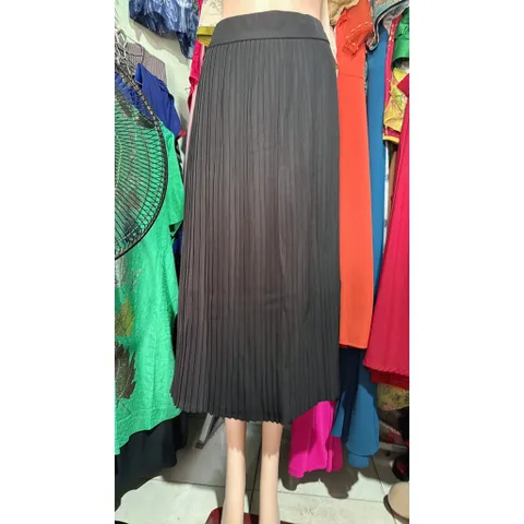 Chân Váy Maxi màu đen trơn Váy Maxi xếp ly cạp cao sang trọng Giá 250k Hàng có sẵn giao ngay Size SMLXL Eo dứoi 82cm