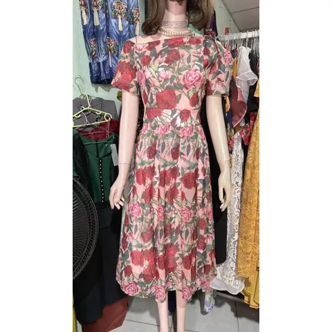 đầm thiết kế, đầm hoa hồng đỏ, cổ vát lệch vai siêu đẹp Giá 390k Hàng có sẵn giao ngay LXL Đủ size SMLXL Đúp lót