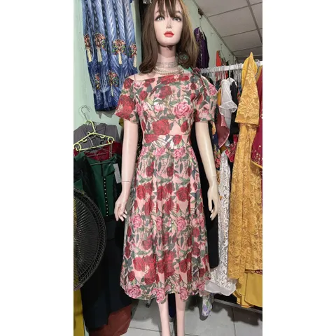 đầm thiết kế, đầm hoa hồng đỏ, cổ vát lệch vai siêu đẹp Giá 390k Hàng có sẵn giao ngay LXL Đủ size SMLXL Đúp lót