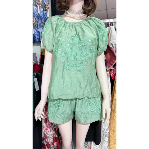 Set Đồ Nữ đi biển siêu đẹp,  Thêu Xinh Xắn  Chất liệu: Lụa thái mềm mịn , nhẹ , siêu mát Đường chỉ may tinh tế