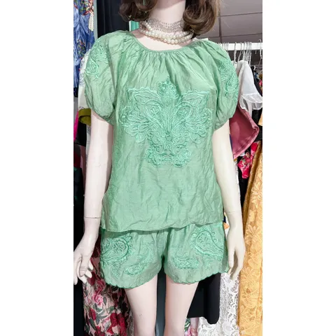 Set Đồ Nữ đi biển siêu đẹp,  Thêu Xinh Xắn  Chất liệu: Lụa thái mềm mịn , nhẹ , siêu mát Đường chỉ may tinh tế