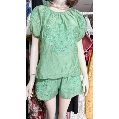 Set Đồ Nữ đi biển siêu đẹp,  Thêu Xinh Xắn  Chất liệu: Lụa thái mềm mịn , nhẹ , siêu mát Đường chỉ may tinh tế
