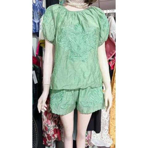 Set Đồ Nữ đi biển siêu đẹp,  Thêu Xinh Xắn  Chất liệu: Lụa thái mềm mịn , nhẹ , siêu mát Đường chỉ may tinh tế