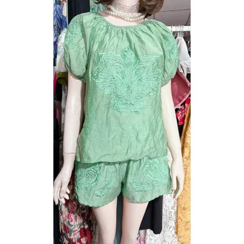 Set Đồ Nữ đi biển siêu đẹp,  Thêu Xinh Xắn  Chất liệu: Lụa thái mềm mịn , nhẹ , siêu mát Đường chỉ may tinh tế