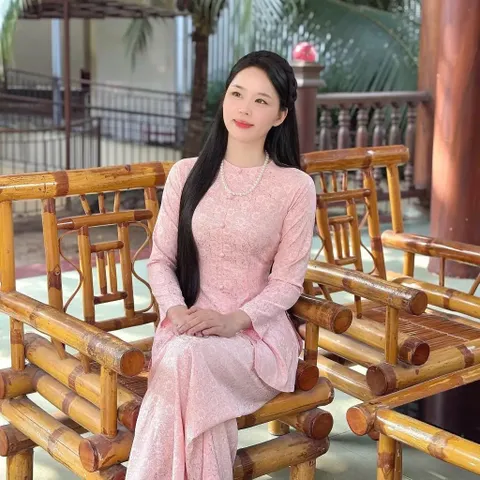 Bộ Gấm Dệt Hoa Cúc Cao Cấp Nút Bọc Cổ Tròn Dây Kéo Tay Dài Giá 350k/ cả bộ Hàng có sẵn giao ngay XL Size SMLXL