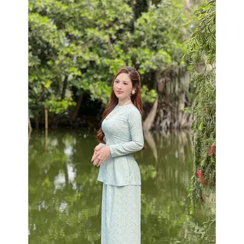 Bộ Gấm Dệt Hoa Cúc Cao Cấp Nút Bọc Cổ Tròn Dây Kéo Tay Dài Giá 350k/ cả bộ Hàng có sẵn giao ngay XL Size SMLXL
