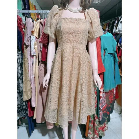 ĐẦM REN MÀU nâu tây dày dặn  Giá 350k  Hàng có sẵn giao ngay S Size S, eo dưới 68cm Chất liệu ren cao cấp, đúp lót 2 lớp
