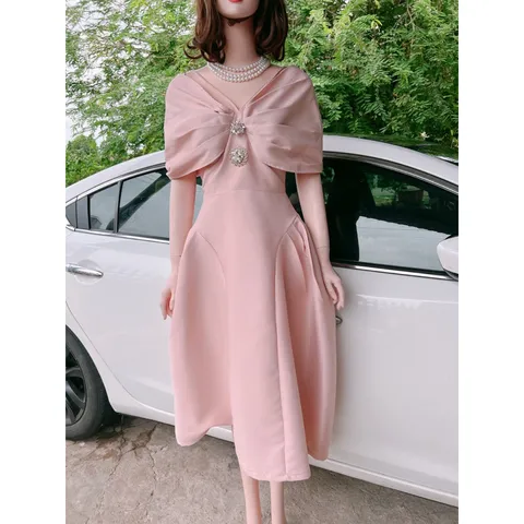 Đầm hồng cao cấp đính kết Giá 390k Hàng tapta cao cấp Hàng có sẵn giao ngay M