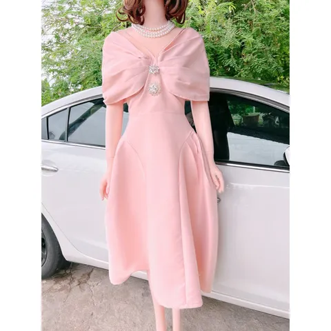 Đầm hồng cao cấp đính kết Giá 390k Hàng tapta cao cấp Hàng có sẵn giao ngay M