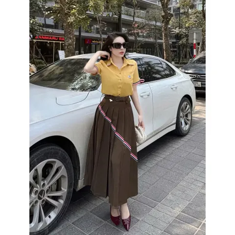 Chân váy xếp ly phối kẻ thome Kaki  Giá 250k/ chân váy, người ta đang bán gần 5xx