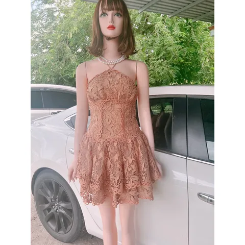 Đầm ren màu nude cao cấp cổ yếm Giá 390k Hàng có sẵn giao ngay  Size S Chất liệu ren nổi sang trọng