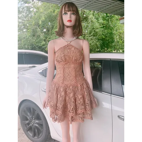 Đầm ren màu nude cao cấp cổ yếm Giá 390k Hàng có sẵn giao ngay  Size S Chất liệu ren nổi sang trọng