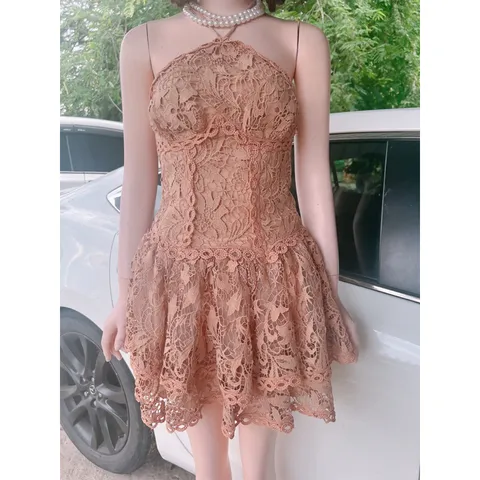 Đầm ren màu nude cao cấp cổ yếm Giá 390k Hàng có sẵn giao ngay  Size S Chất liệu ren nổi sang trọng
