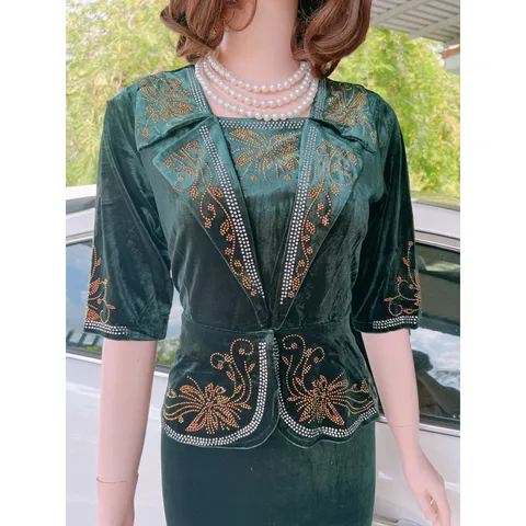 ĐẦM NHUNG vest TRUNG NIÊN CAO CẤP  Hàng có sẵn giao ngay Chất liệu nhung  Giá 390k ( shop khác đang bán gần 6xx)
