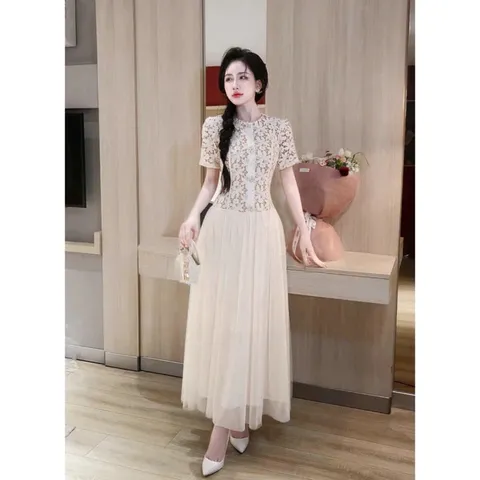 Đầm ren hoa phối nút đá,  2 lớp xếp ly tôn dáng sang trọng Hàng ren nổi siêu đẹp Hàng có sẵn giao ngay Size SM Giá 450k