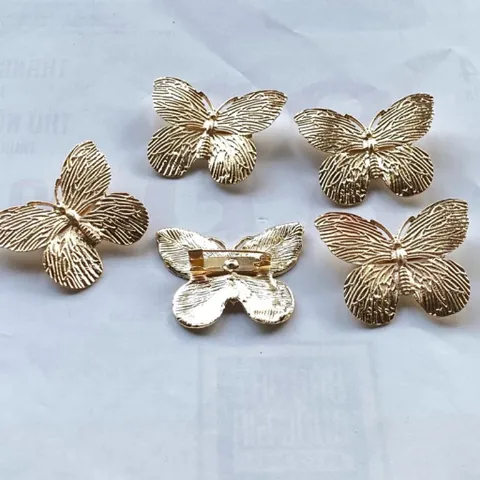Cài áo bướm vàng + ghim cài áo + tag cài Ghim cài áo hình bướm hồ điệp kẻ vân sần chất liệu đồng bền đẹp Hàng có sẵn