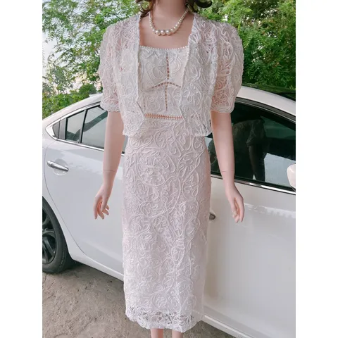 Set ren tiểu thư siêu đẹp Maù trắng Gồm chân váy ren + áo 2 dây có sẵn mút ngực + áo khoác ren Giá 420k Hàng có sẵn giay