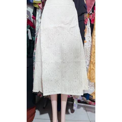 Chân váy ren họa tiết hoa siêu đẹp dáng dài Hàng có sẵn giao ngay L Size SML Giá 350k Màu kem