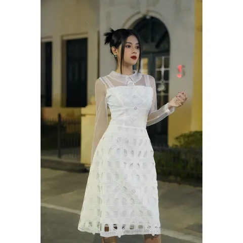 Đầm ren màu trắng có 3 lớp lót Hàng có sẵn giao ngay S Chất liệu ren đẹp cao cấp Giá 320k Người ta bán hơn 1trieu ạ