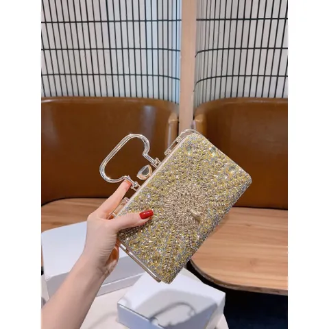 Túi cầm tay ngọc nhân tao đính lấp lánh kèm dây xích đeo chéo sang chảnh Hàng có sẵn giao ngay Có màu vàng + trắng + đ