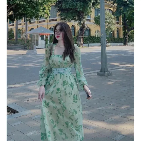 Không cần làm hoa rực rỡ nổi bật Em chỉ cần làm lá để lặng lẽ xanh  Đầm maxi hoa dập ly Chất vải