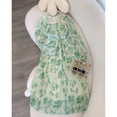 Không cần làm hoa rực rỡ nổi bật Em chỉ cần làm lá để lặng lẽ xanh  Đầm maxi hoa dập ly Chất vải