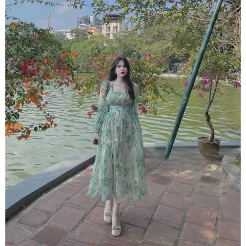 Không cần làm hoa rực rỡ nổi bật Em chỉ cần làm lá để lặng lẽ xanh  Đầm maxi hoa dập ly Chất vải