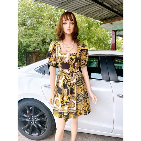 Đầm hoạ tiết siêu đẹp Giá 290k Hàng có sẵn giao ngay Phía sau bo chun co giãn dễ chịu Có sẵn mút ngực