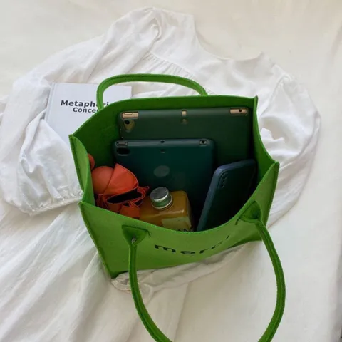 Túi xanh mecri Giá 90k size to ạ 💚ạ màu sắc có thể thay đổi tuỳ thuộc bị hiển thị 💚 ai đồ đó