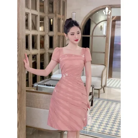 đầm hồng đi tiệc thiết kế xếp ly chéo thanh lịch sang trọng đính kết nổi y hình Hàng có sẵn giao ngay