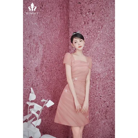 đầm hồng đi tiệc thiết kế xếp ly chéo thanh lịch sang trọng đính kết nổi y hình Hàng có sẵn giao ngay