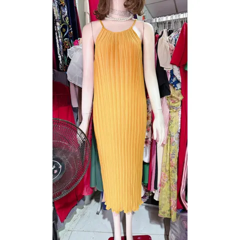 Đầm Maxi Cổ Yếm Vải Dập Ly Không Nhăn Hàng có sẵn giao ngay Màu vàng Giá 290k Hàng siêu đẹp Dưới 75kg mặc đẹp