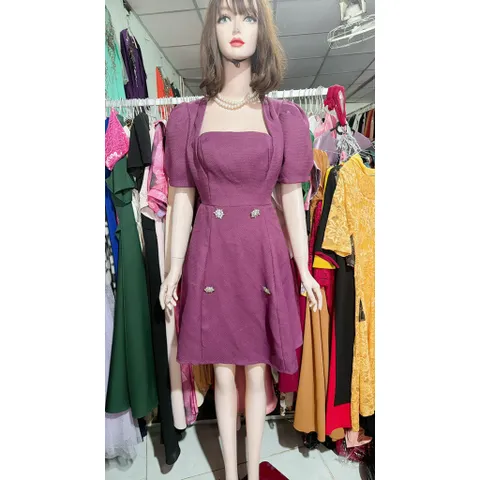 Đầm kèm tag như hình  Màu tím   Chất liệu dạ tweed siêu đẹp  Giá 290k Size SML, eo dưới 76cm mặc đẹp