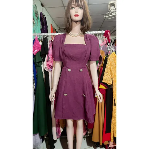 Đầm kèm tag như hình  Màu tím   Chất liệu dạ tweed siêu đẹp  Giá 290k Size SML, eo dưới 76cm mặc đẹp